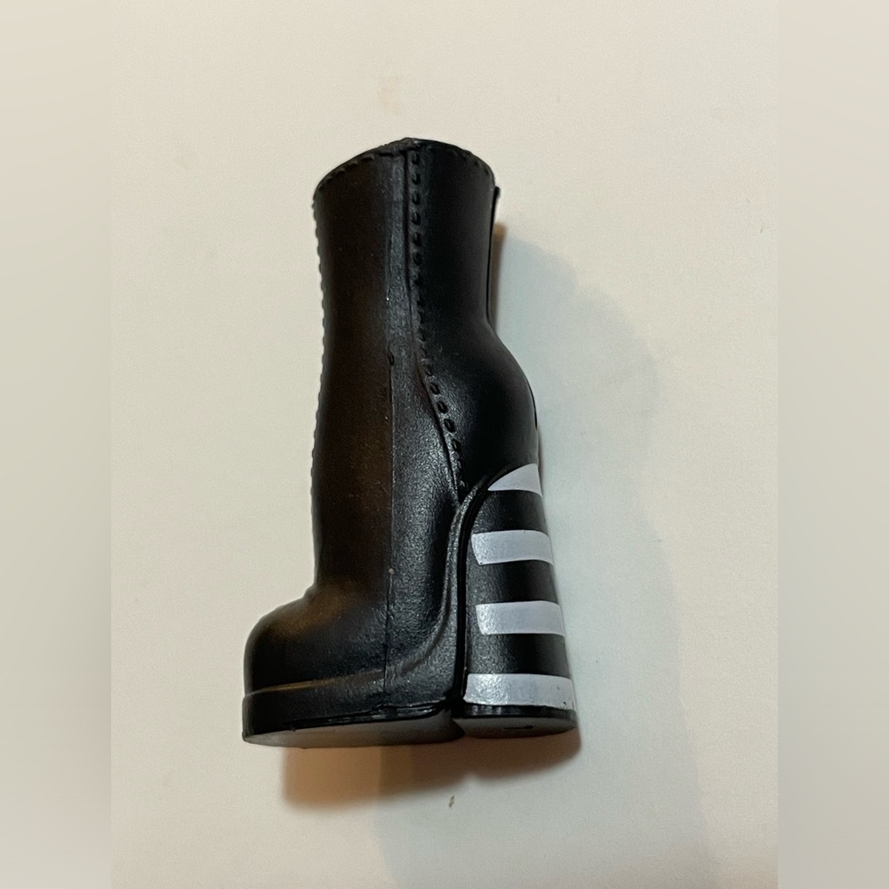 LOL Surprise Dolls OMG DOLL Left Boot Only
